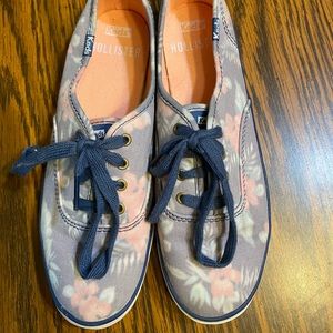 Floral pastel hollister keds